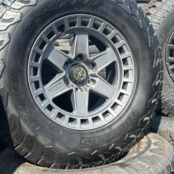 WHEELS ICON 17” BRAND NEW 🔥🔥