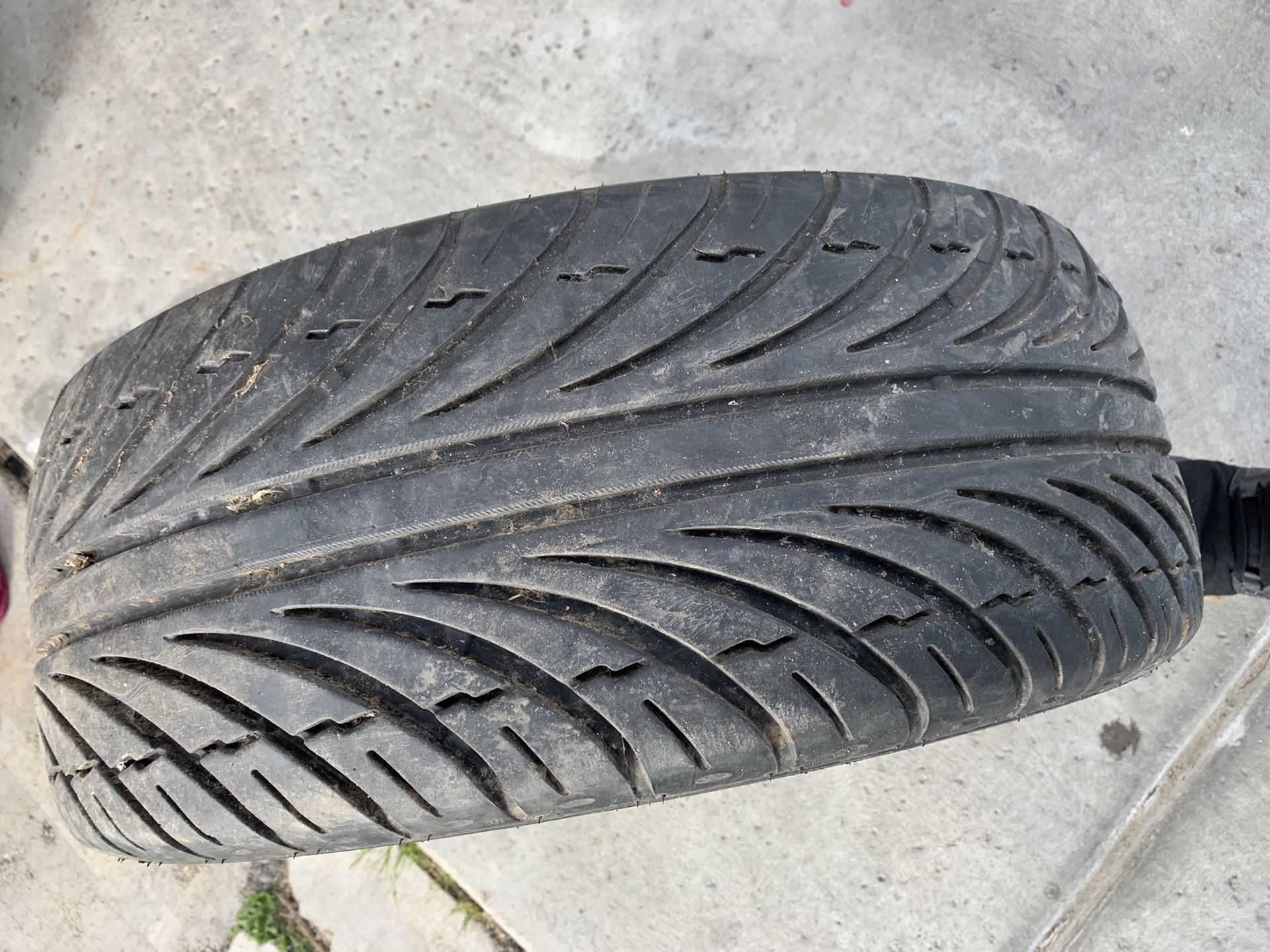 225/40/18 tire