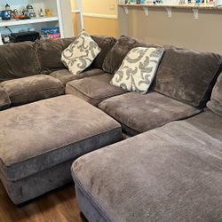 Sectional Couch With Chaise Lounge 