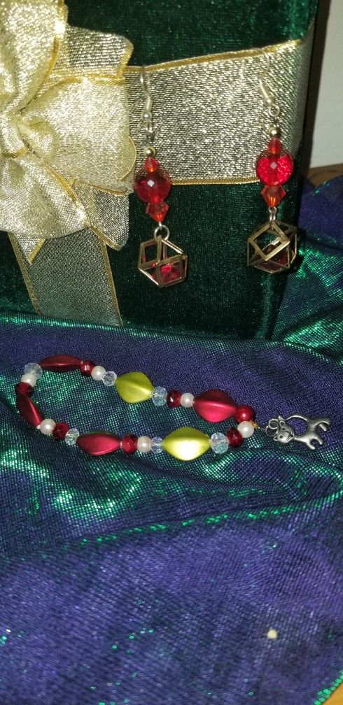 A Bracelet And Matching Earring Set. All For $7. Great Christmas Gift.