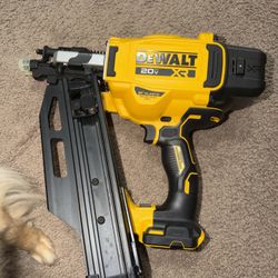 Dewalt 20-Volt 21° Cordless Framing Nailer (Tool-Only) new / nueva 