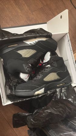 Black metallic Jordan 5 Retro size 10M