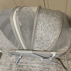 DREAM Bassinet SUPER CLEAN HARDLY USED Plus+ 3 Bonus Sheets