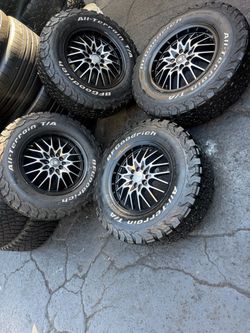 Rines para Toyota Tacoma 17x7 5 virlos llantas todo terreno $450 el set