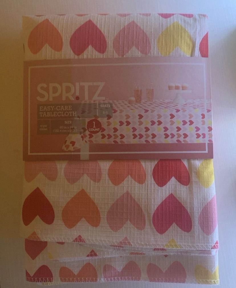 heart shape patterned table cover