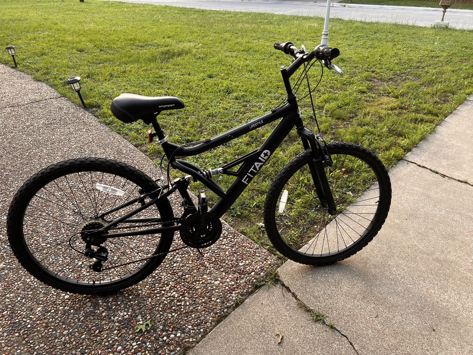 Bicicleta de Montaña Hyper Bicycles Shocker Shimano de 26, Ruedas