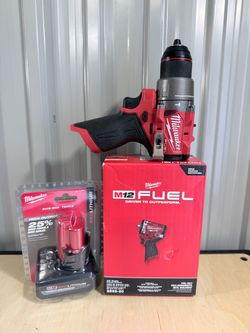 Milwaukee M12 impact drill kit