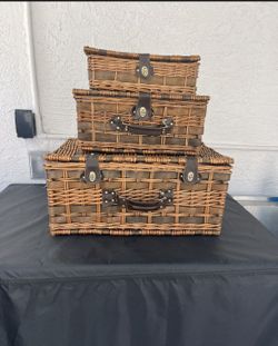 3 Piece Set Stackable Picnic Baskets