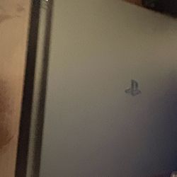 PS4 Slim 1TB – Like New 🎮