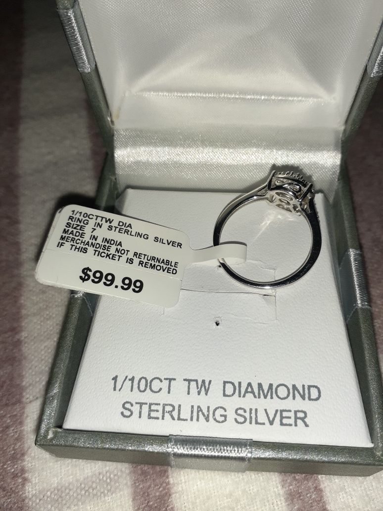 Pretty Little Diamond Ring size 7