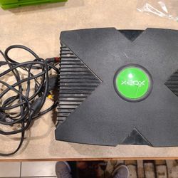 Xbox 3 Controllers And Games 