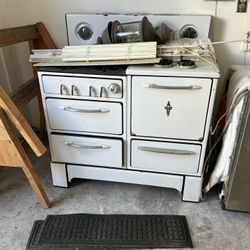 Antique Wedgewood Stove Works Well
