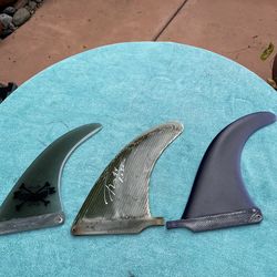 Surfboard center fins