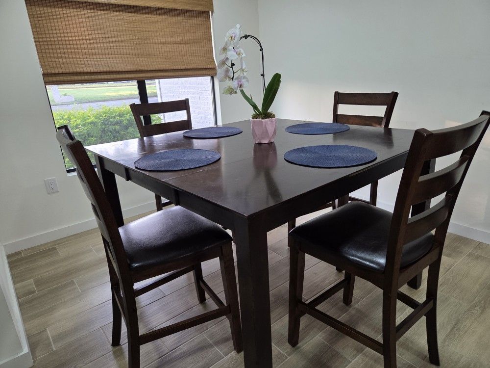 Table with 4 Chairs For SALE