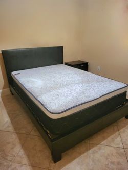 NEW Queen-Size PILLOW TOP MATTRESS and BOX SPRING. Bed frame is sold separately 👍