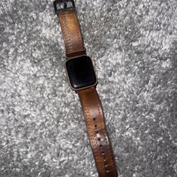 Apple Watch Series 5 (Almost New no Box )