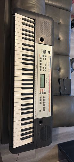Yamaha Keyboard YPT - 260