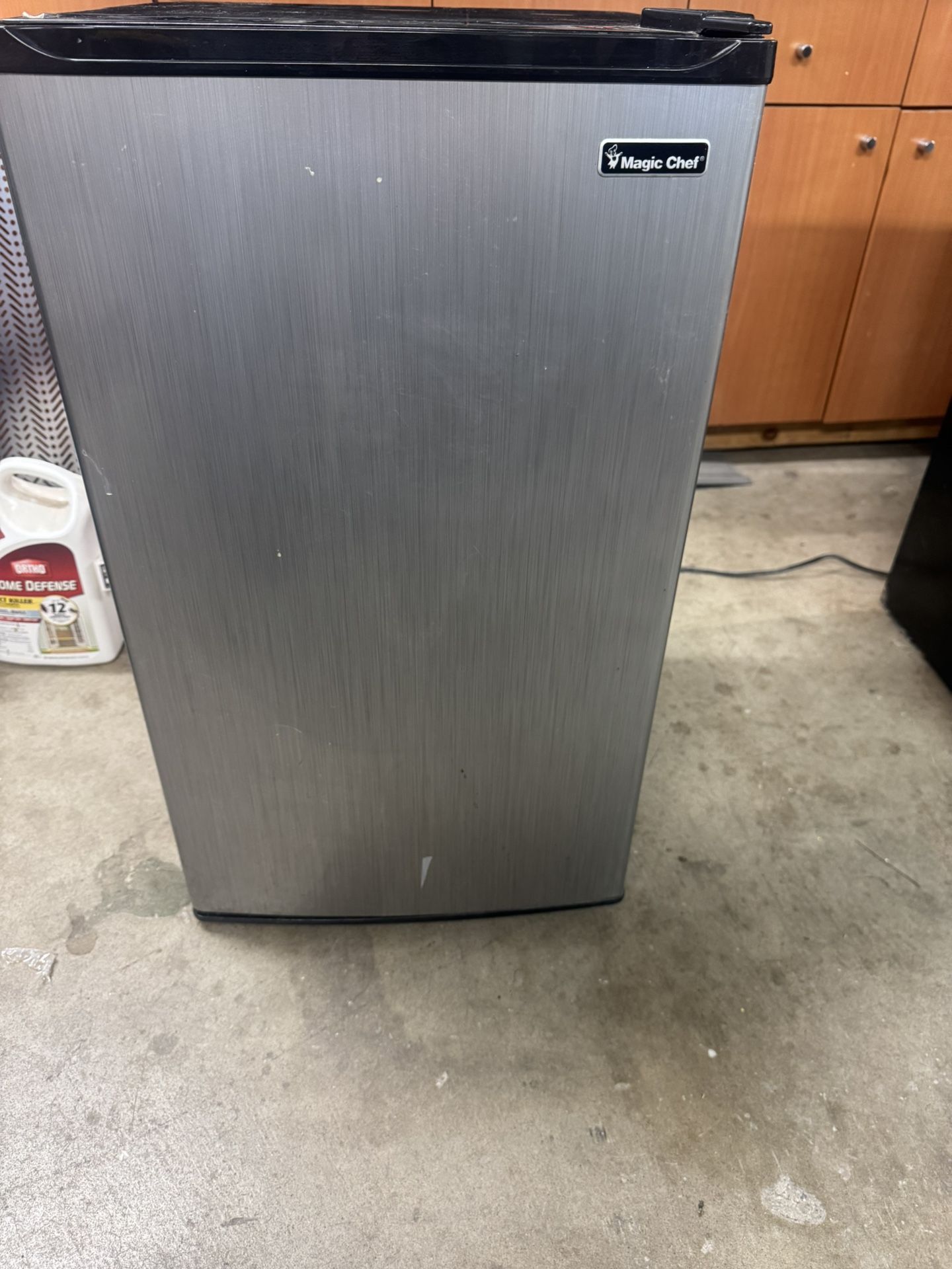 Magic Chef Silver Mini Fridge Refrigerator HMBR350SE1 1.5A 115V
