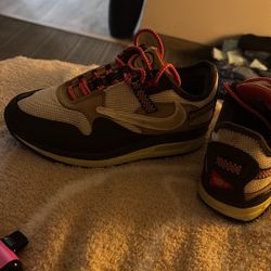 Travis Scott  Nike 5Y