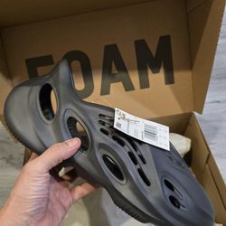 Foamrunner onyx size 14 New