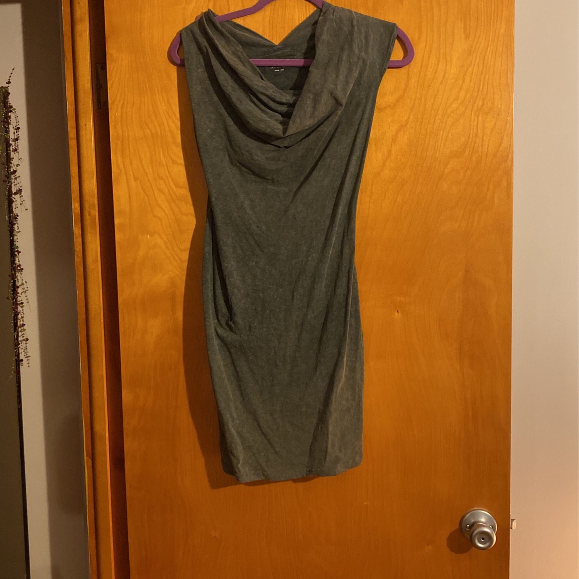 gray dress. size US 2, EU 34.