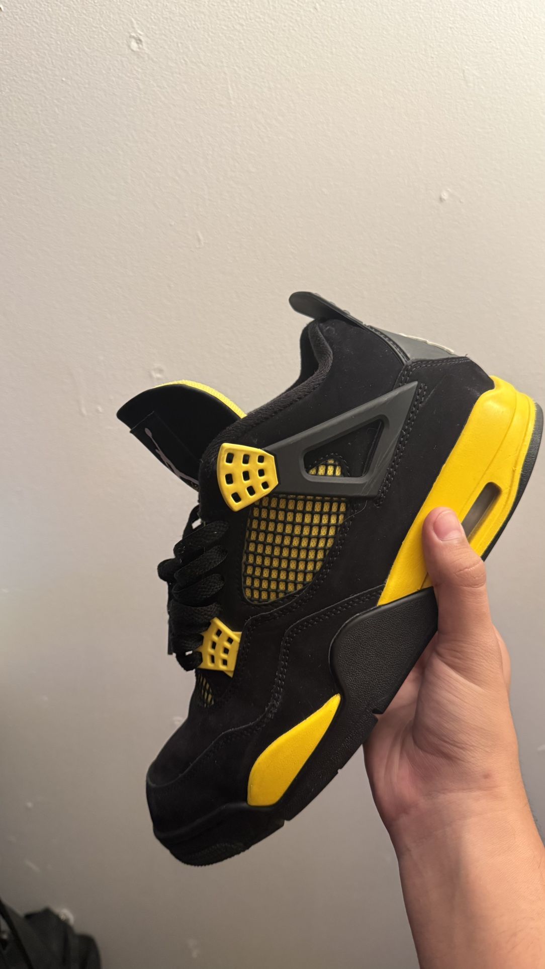 yellow thunder jordan 4