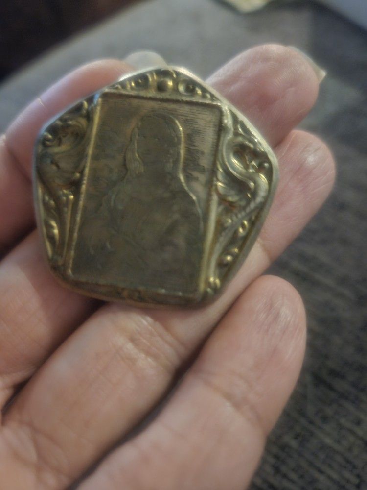 Vintage Mona Lisa Pin