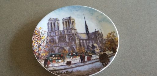La Cathedral Notre Dame plate