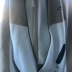 Nike Tech Large  (Brand New)