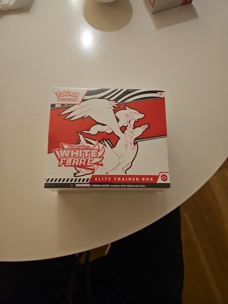 Scarlet and Violet White Flare Elite Trainer Box