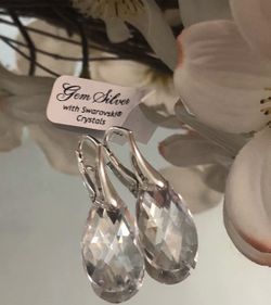 Crystal color luxury earrings.!!!