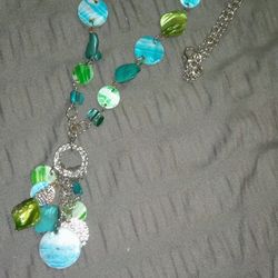 Ladies Chain Link Necklace With Dangling Accent Stones