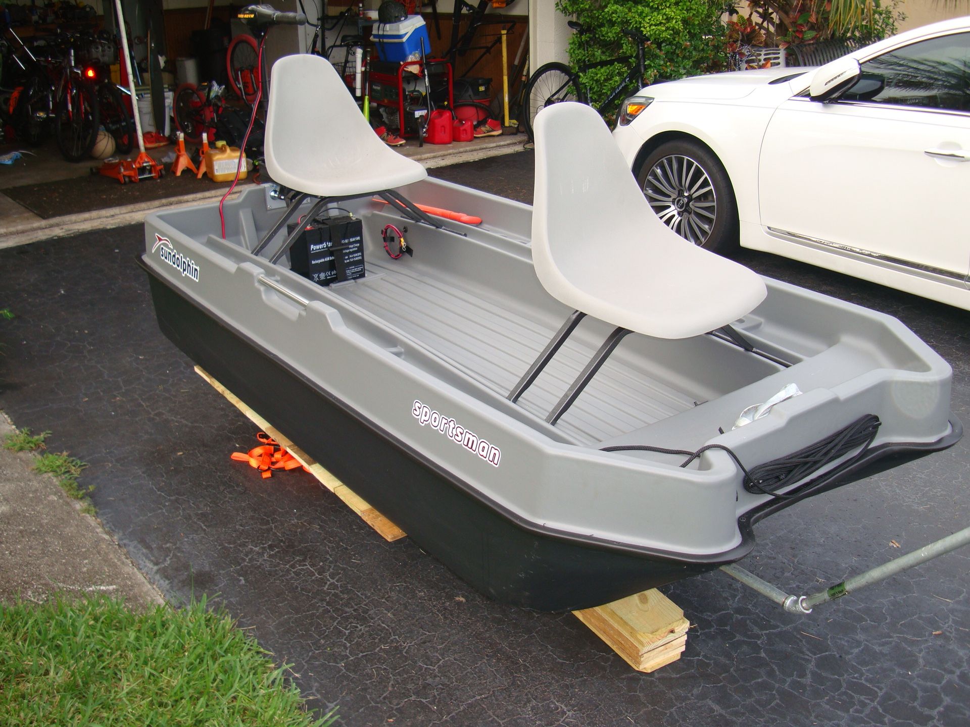 Sun dolphin 2024 sportsman fishing boat