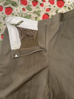 Valerie separates trousers
