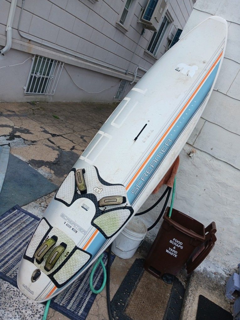 WINDSURFING Mistral Screamer Board With SAIL