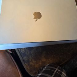 Apple MacBook Air 15.3" (2023) M2 8GB 256GB SSD Silver - MQKW3LL/ A - 100% Batter