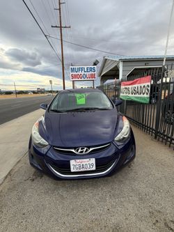 Se vende carro Hyundai 2013 Elantra GLS, color azul