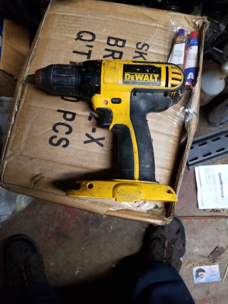 DEWALT DC720 CORDLESS DRILL