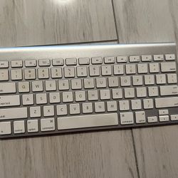 APPLE MAGIC KEYBOARD / 1st GENERATION / BLUETOOTH 