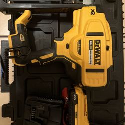 Dewalt 20v 16 Gauge Straight Kit 3.0 Battery 