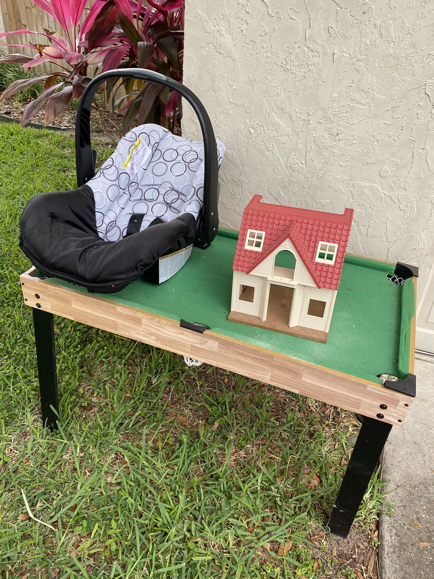 Free Curbside pool table car seat and small play house