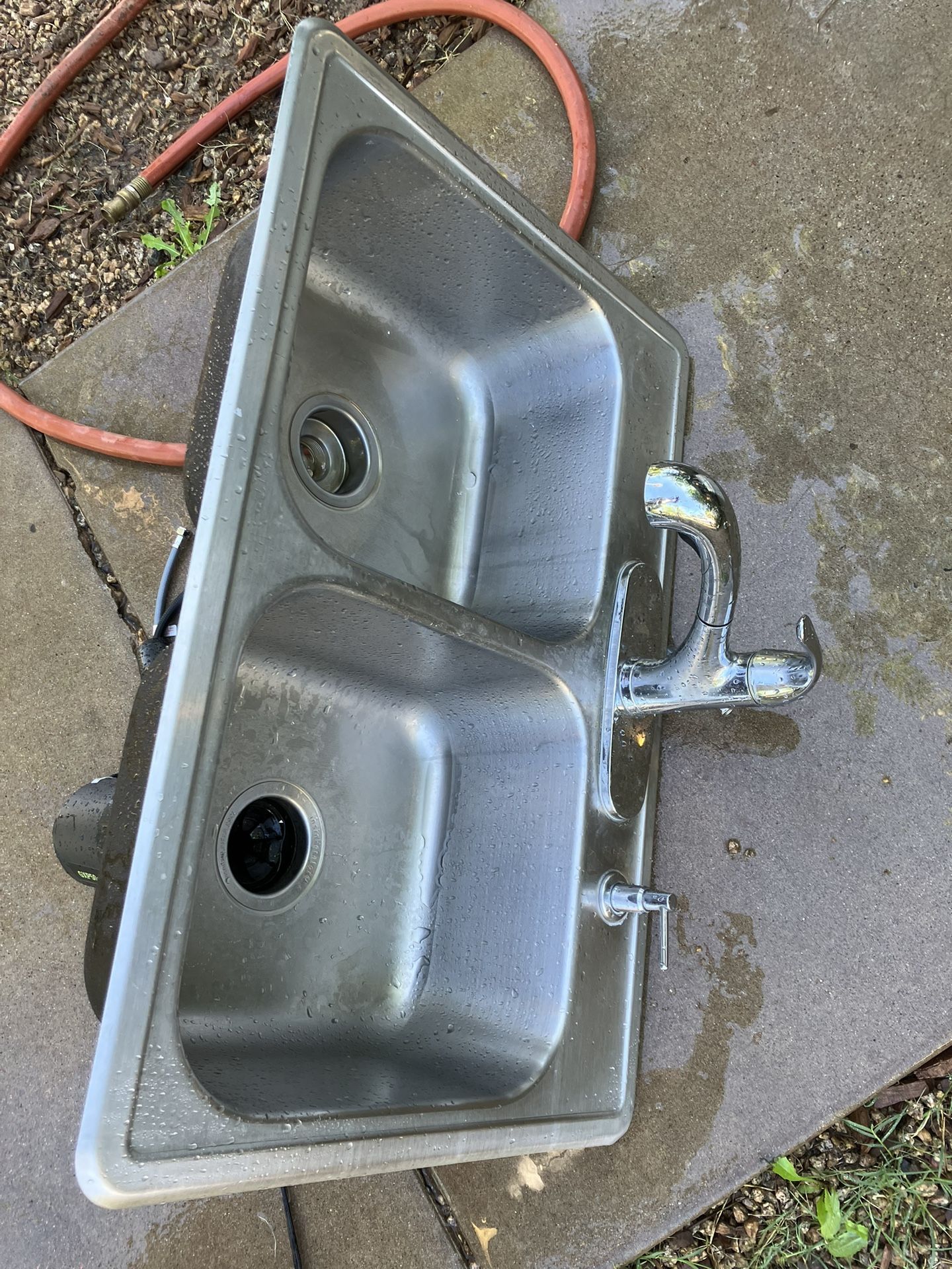 33x22 Kitchen Sink With Faucet And Garbage Disposal