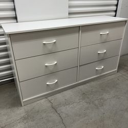 6 Drawer Dresser / Delivery Available 