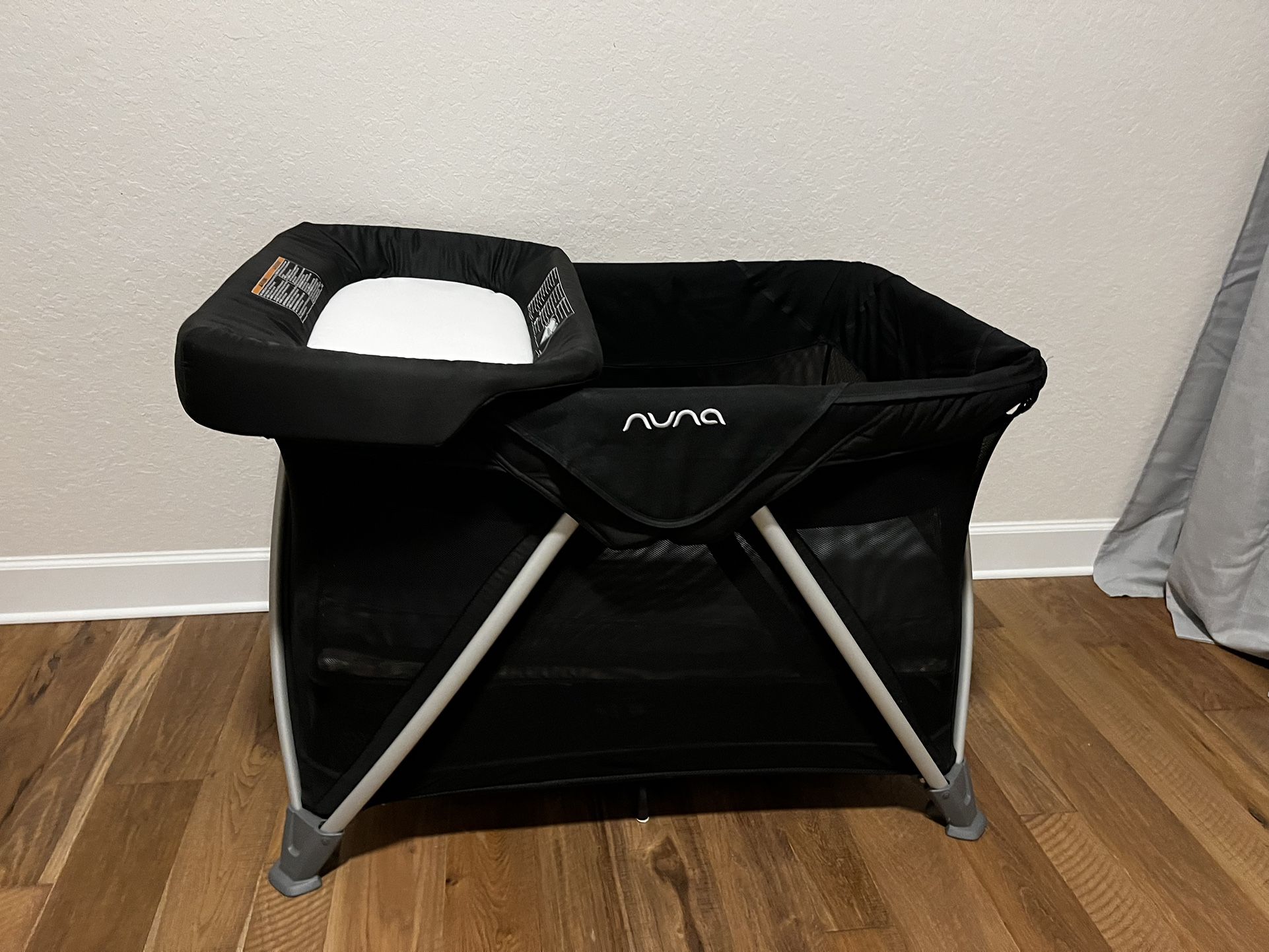 Nuna Pack N Play With Changing Table 