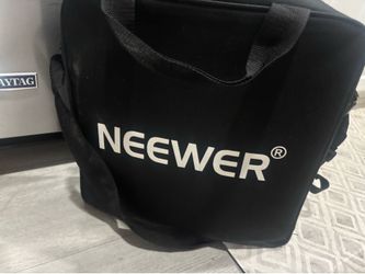 NEEWER brand ring light