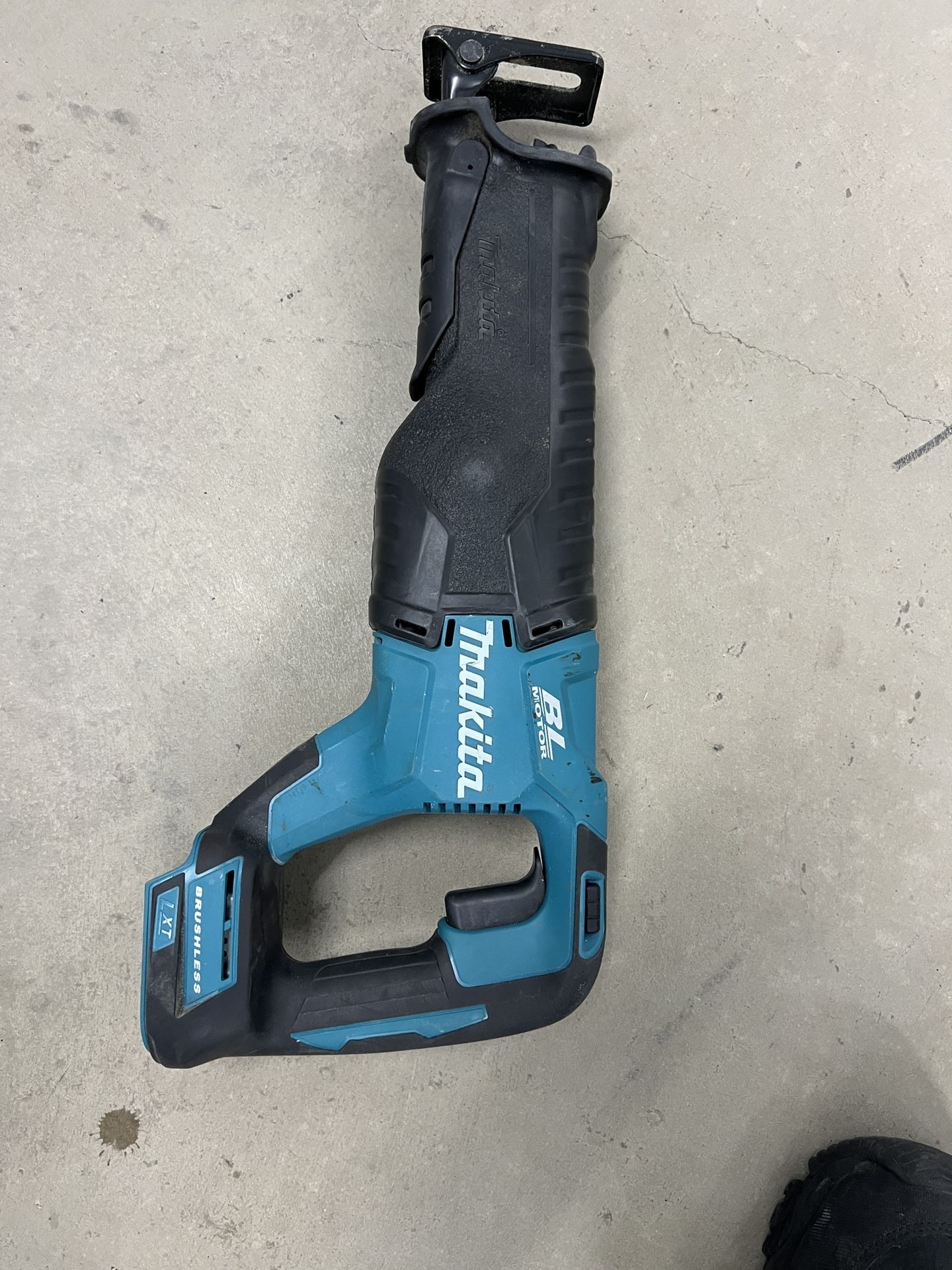 Makita XRJ05 Reciprocating Saw