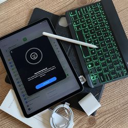 Apple iPad Pro 11 (2nd Generation/ Face ID) 128GB WiFi + cellular unlocked  With  Keyboard and Pencil