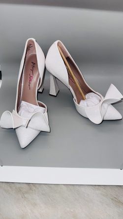 NEW Betsey Johnson White Shoes