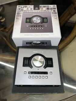 Apollo Twin X Thunderbolt (option of studio monitors)