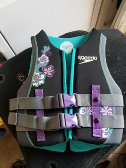 Speedo lifevest... Size youth.. 50-90 pounds.. Great Condition!